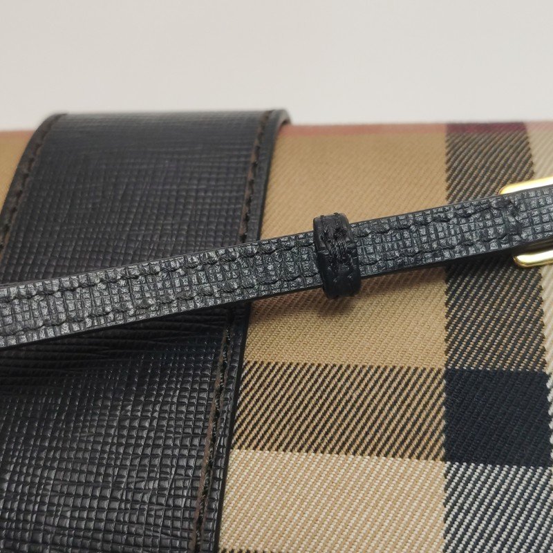 Burberry Buckle牛皮帆布格紋搭扣斜挎包單肩包-11