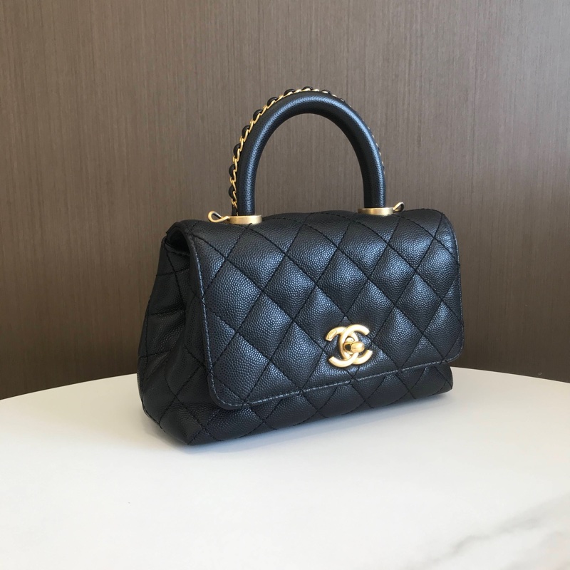 chanel coco handle mini 23p荔枝皮黑金芯片款 附件塵袋 盒子 23年票 尺寸約19*14*7cm-1