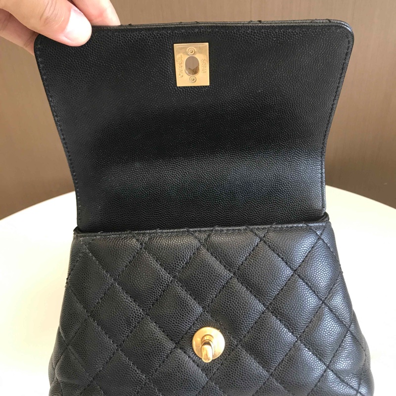 chanel coco handle mini 23p荔枝皮黑金芯片款 附件塵袋 盒子 23年票 尺寸約19*14*7cm-7