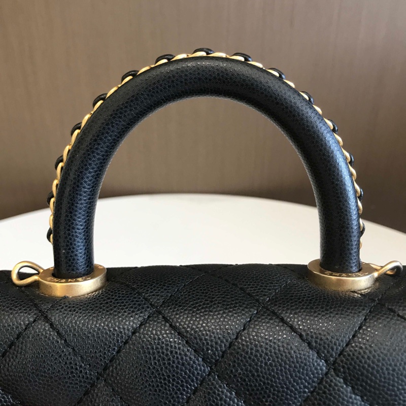chanel coco handle mini 23p荔枝皮黑金芯片款 附件塵袋 盒子 23年票 尺寸約19*14*7cm-14
