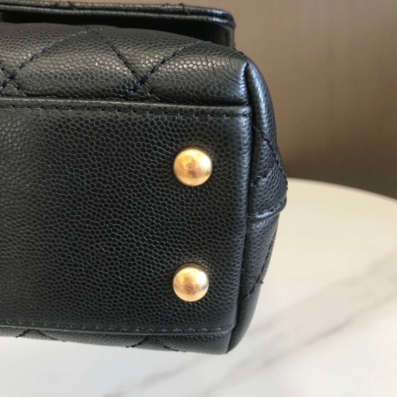 chanel coco handle mini 23p荔枝皮黑金芯片款 附件塵袋 盒子 23年票 尺寸約19*14*7cm-19