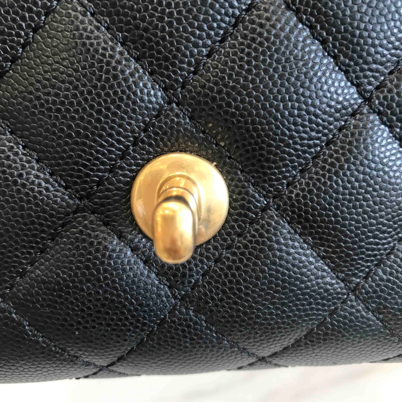 chanel coco handle mini 23p荔枝皮黑金芯片款 附件塵袋 盒子 23年票 尺寸約19*14*7cm-23