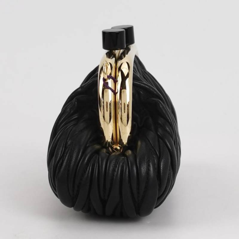 Miu Miu Belle羊皮純色褶皺字母logo斜挎包-3