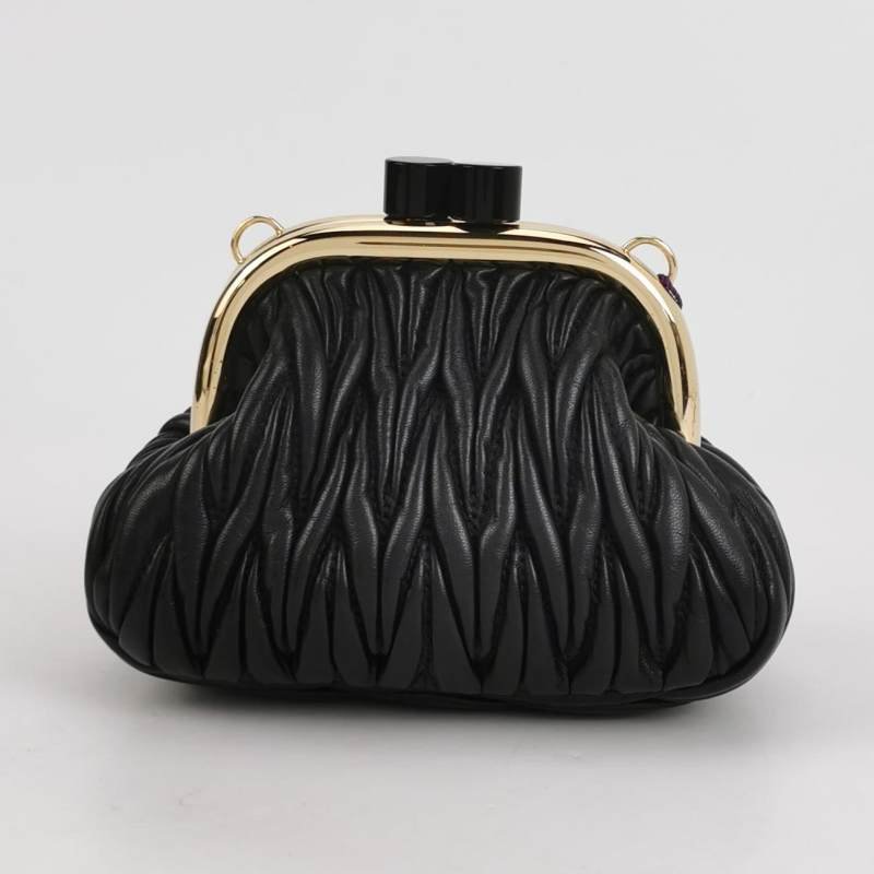 Miu Miu Belle羊皮純色褶皺字母logo斜挎包-4