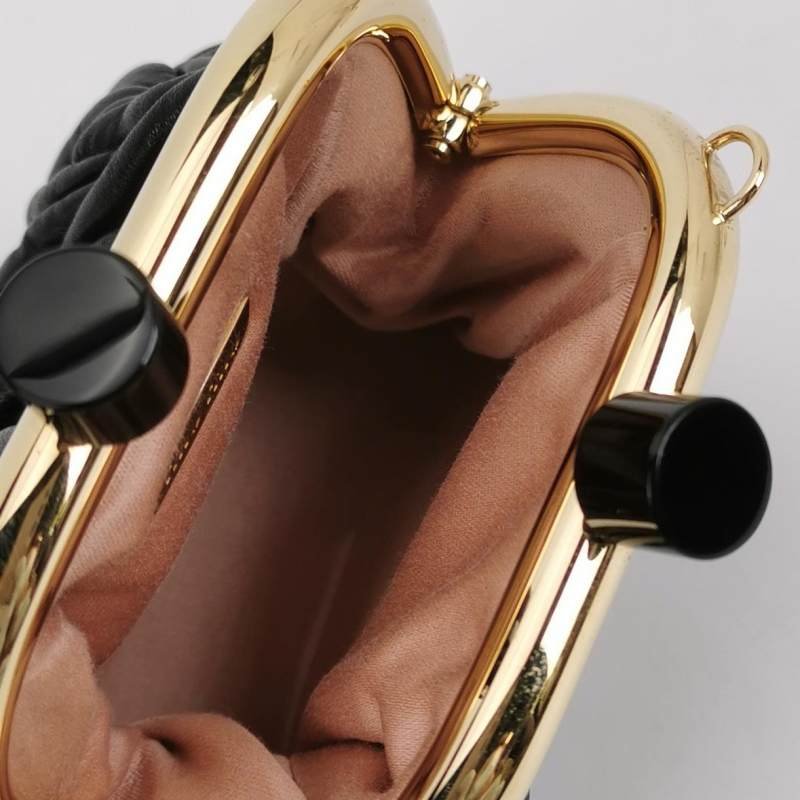 Miu Miu Belle羊皮純色褶皺字母logo斜挎包-6