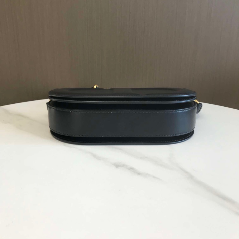 Dior CD Signature黑色光面牛皮 CD压花标志翻盖单肩斜挎包-4