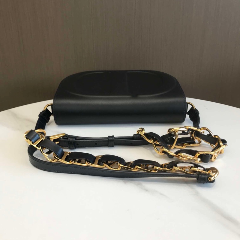 Dior CD Signature黑色光面牛皮 CD压花标志翻盖单肩斜挎包-5