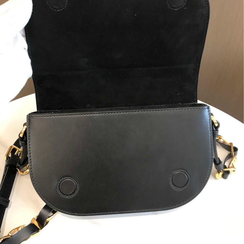 Dior CD Signature黑色光面牛皮 CD压花标志翻盖单肩斜挎包-6