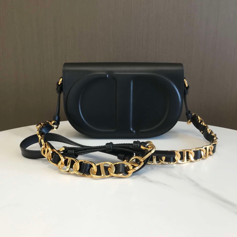 Dior CD Signature黑色光面牛皮 CD压花标志翻盖单肩斜挎包-8
