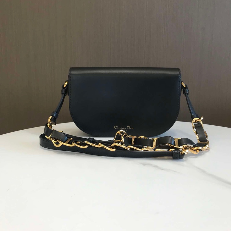 Dior CD Signature黑色光面牛皮 CD压花标志翻盖单肩斜挎包-9