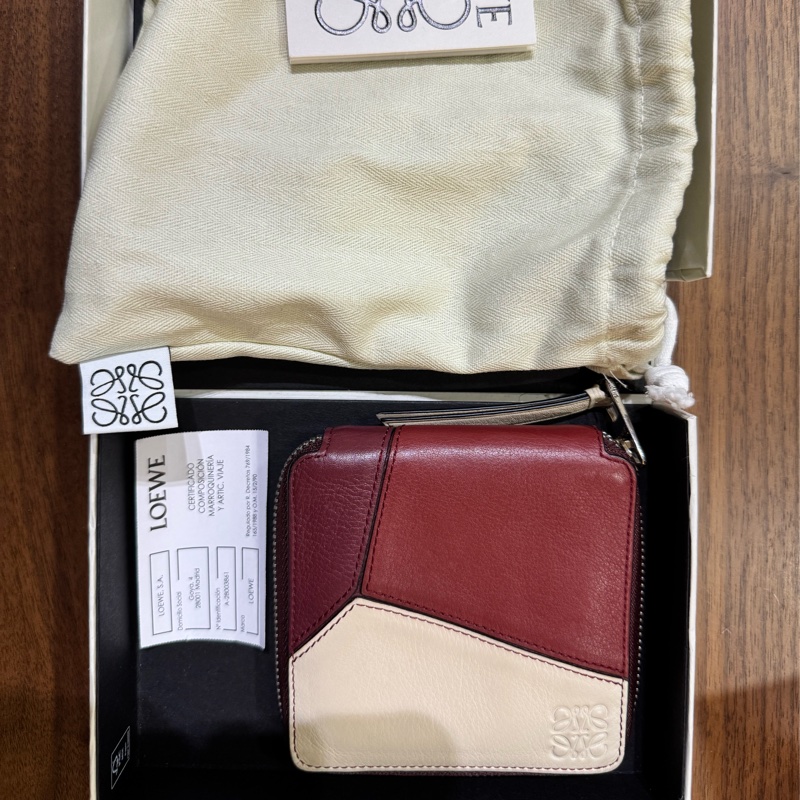 【LOEWE 羅威】Puzzle Compact Zip 拉鍊短夾 紅色-0