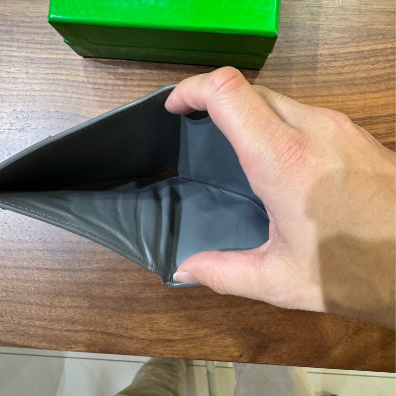 BOTTEGA VENETA 寶緹嘉 BV Cassette Bifold 牛皮 經典大編織 短夾 卡夾 皮夾 灰色 743004-9