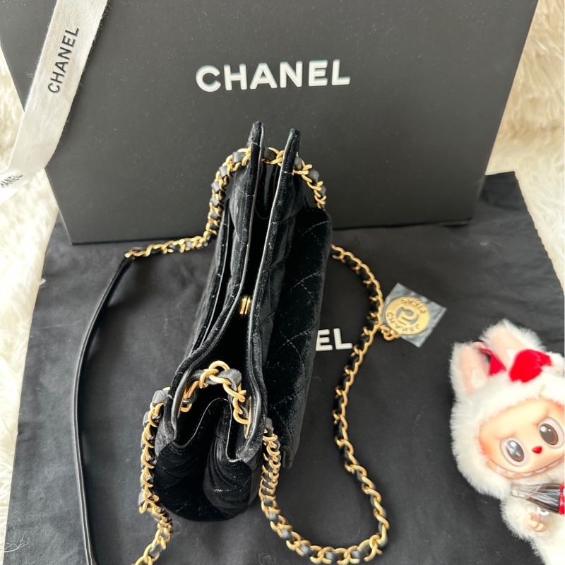 【配件:防塵袋 💕】Chanel 23b 天貓精靈 小號 黑金 絲絨-4