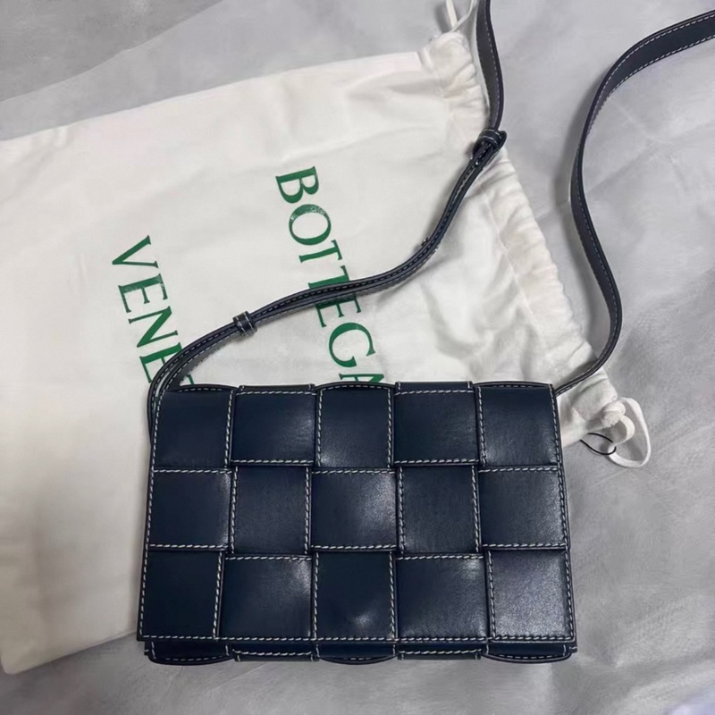 Bottega Veneta 牛皮革 單肩斜挎包 中號 男款 深藍色-0