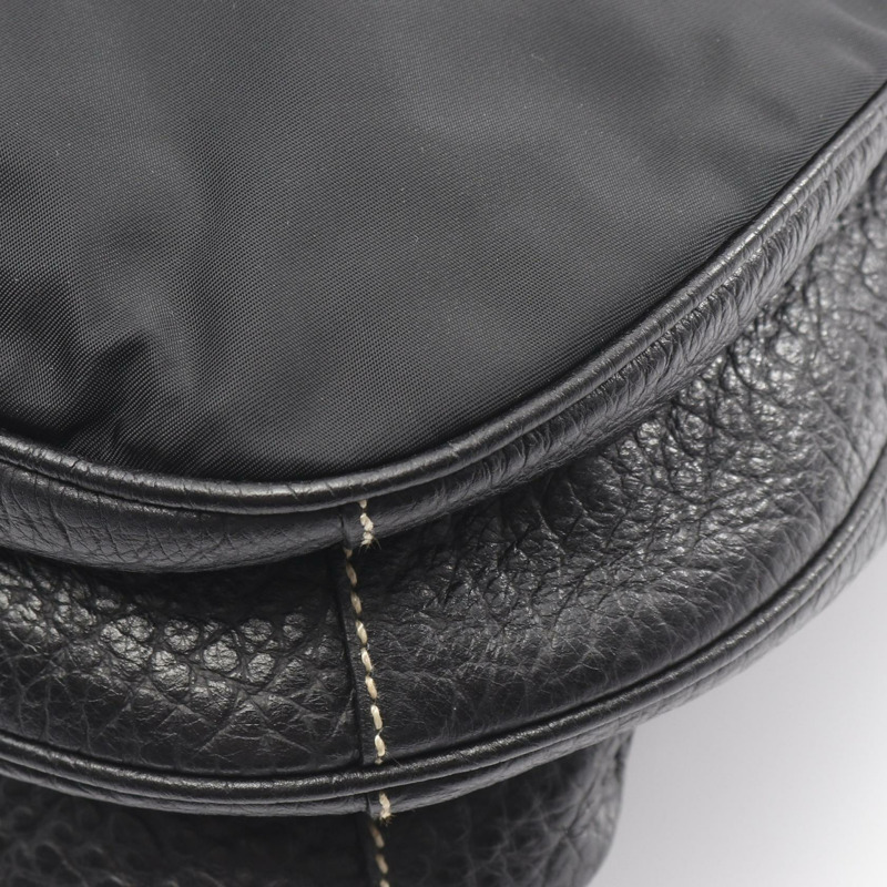 PRADA 黑色尼龍皮革單肩斜背包，二手女款-4