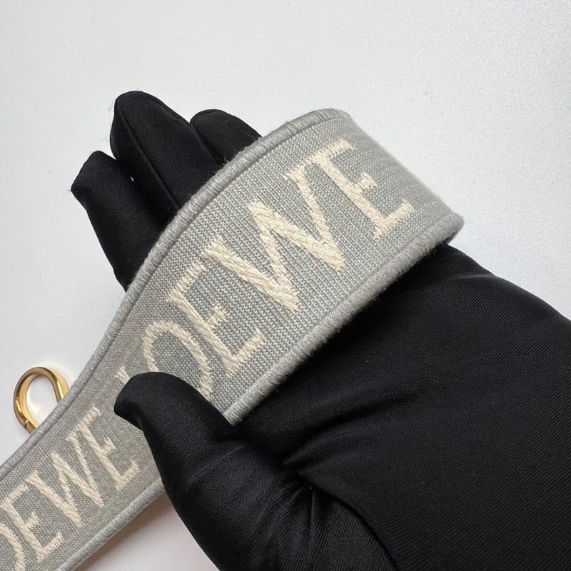 LOEWE 灰LUNA HOBO腋下包-13