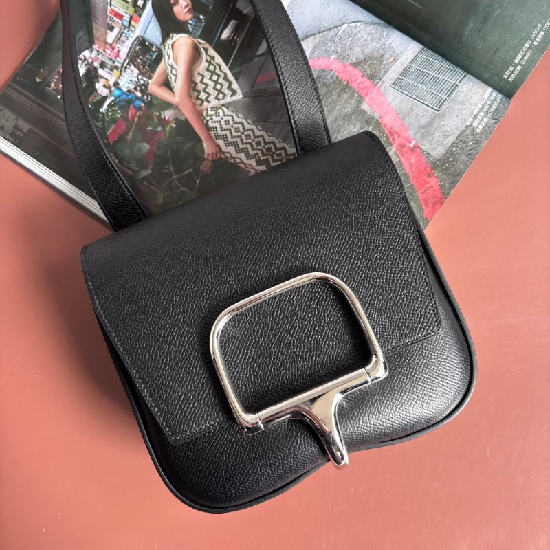 ::HERMES:: 愛馬仕 Della mini 18 屁股包 黑色皮革銀釦 斜背包-0