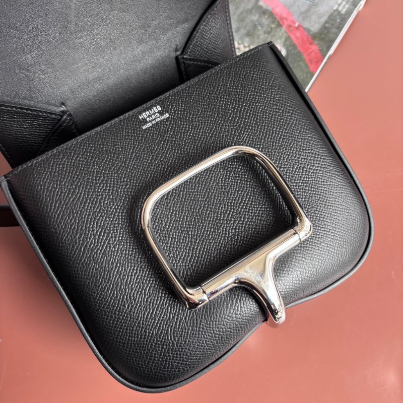 ::HERMES:: 愛馬仕 Della mini 18 屁股包 黑色皮革銀釦 斜背包-3