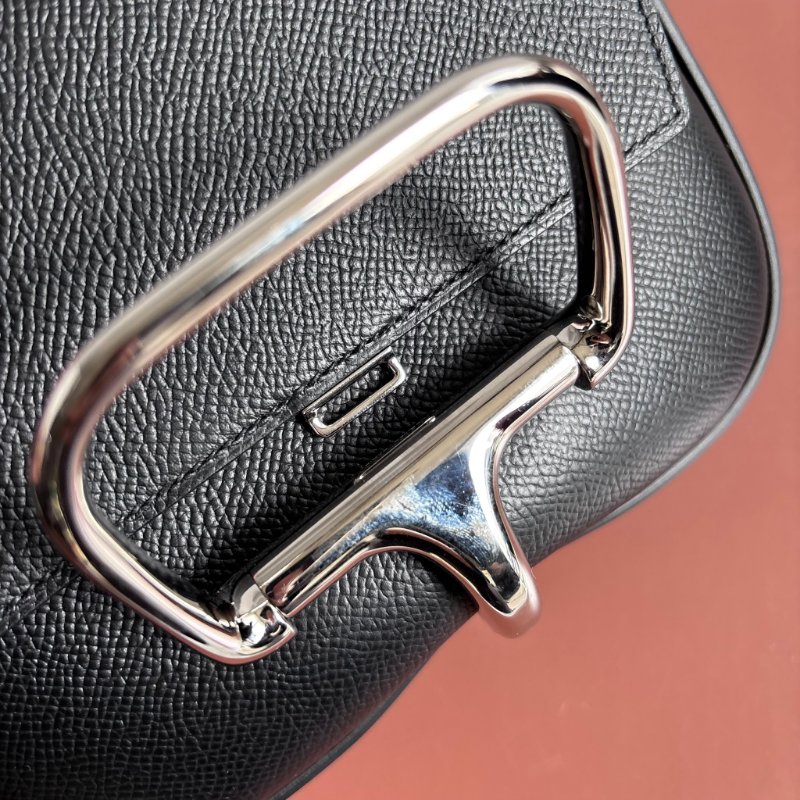 ::HERMES:: 愛馬仕 Della mini 18 屁股包 黑色皮革銀釦 斜背包-5