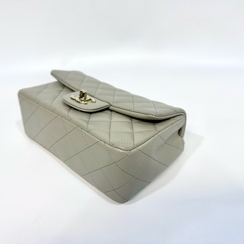 CHANEL鼠尾草灰羊皮淡金釦CF20/A69900-17