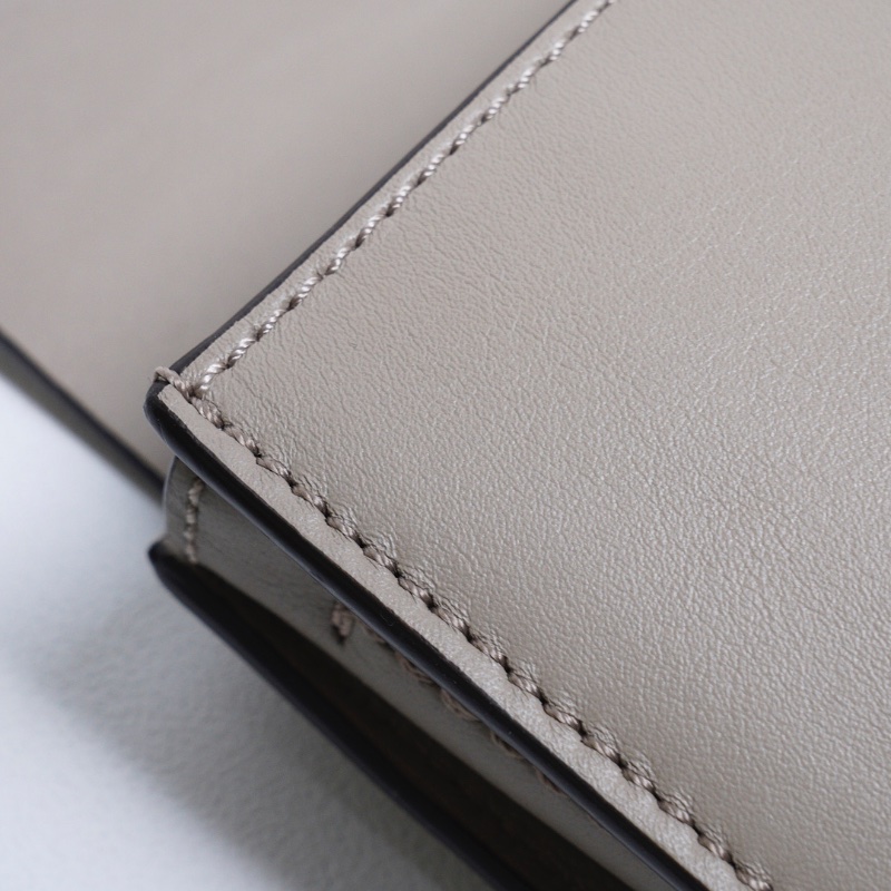 CHLOE Faye 麂皮小牛皮斜背包-大象灰-9