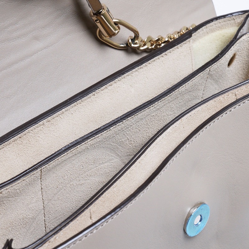 CHLOE Faye 麂皮小牛皮斜背包-大象灰-11