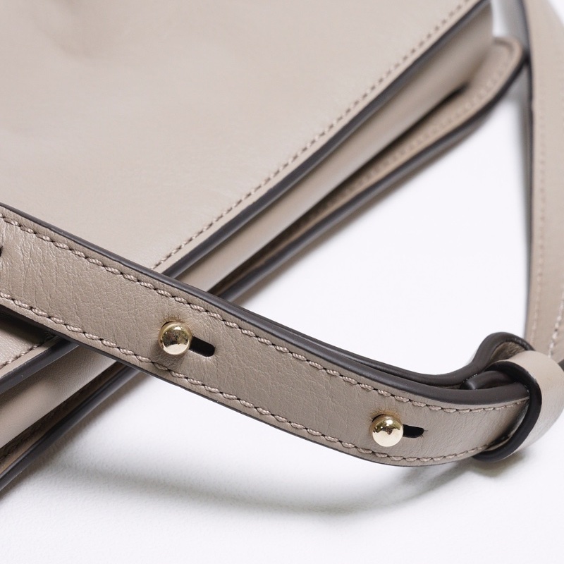 CHLOE Faye 麂皮小牛皮斜背包-大象灰-17