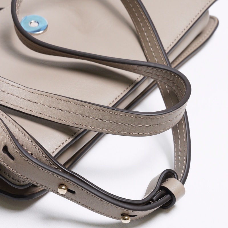 CHLOE Faye 麂皮小牛皮斜背包-大象灰-18