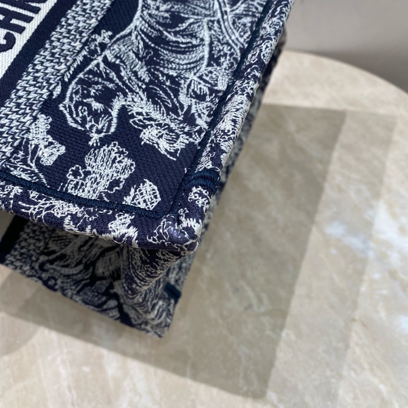 Dior 小號Book tote 動物園刺繡23年 尺寸約26.5x22x14-5