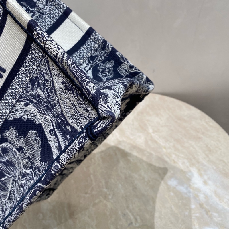 Dior 小號Book tote 動物園刺繡23年 尺寸約26.5x22x14-6