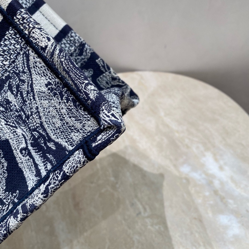Dior 小號Book tote 動物園刺繡23年 尺寸約26.5x22x14-8