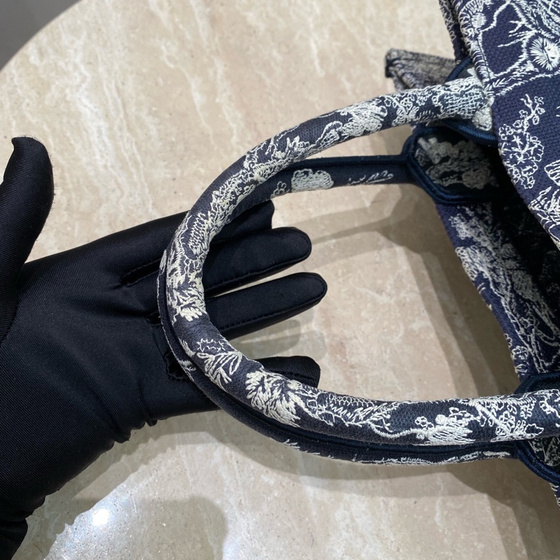 Dior 小號Book tote 動物園刺繡23年 尺寸約26.5x22x14-9