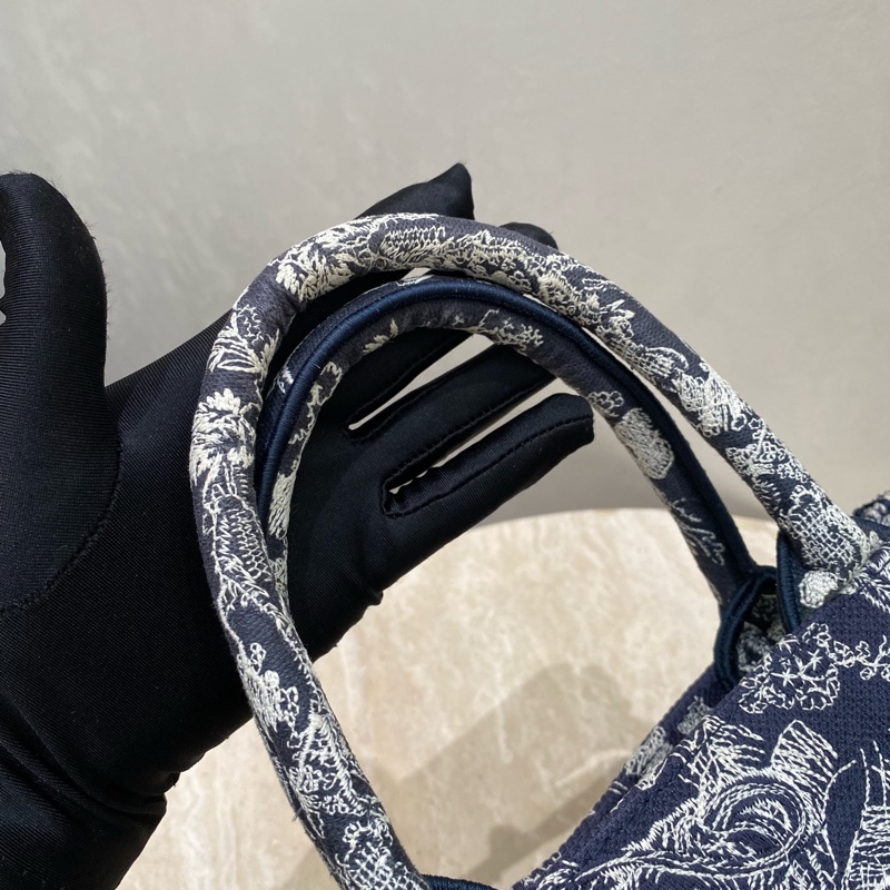Dior 小號Book tote 動物園刺繡23年 尺寸約26.5x22x14-10