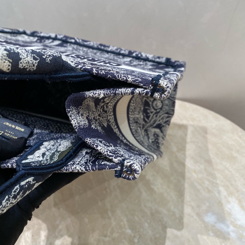 Dior 小號Book tote 動物園刺繡23年 尺寸約26.5x22x14-12