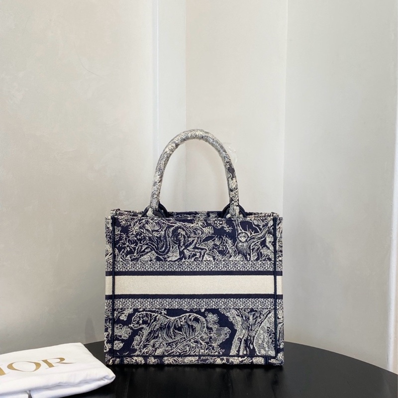 Dior 小號Book tote 動物園刺繡23年 尺寸約26.5x22x14-16