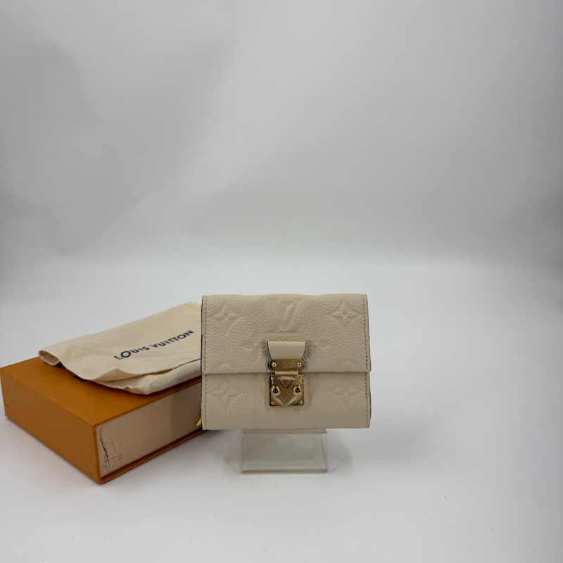 Lv Métis 奶油色壓紋短夾-0