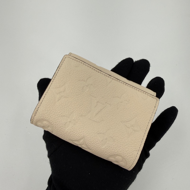 Lv Métis 奶油色壓紋短夾-4