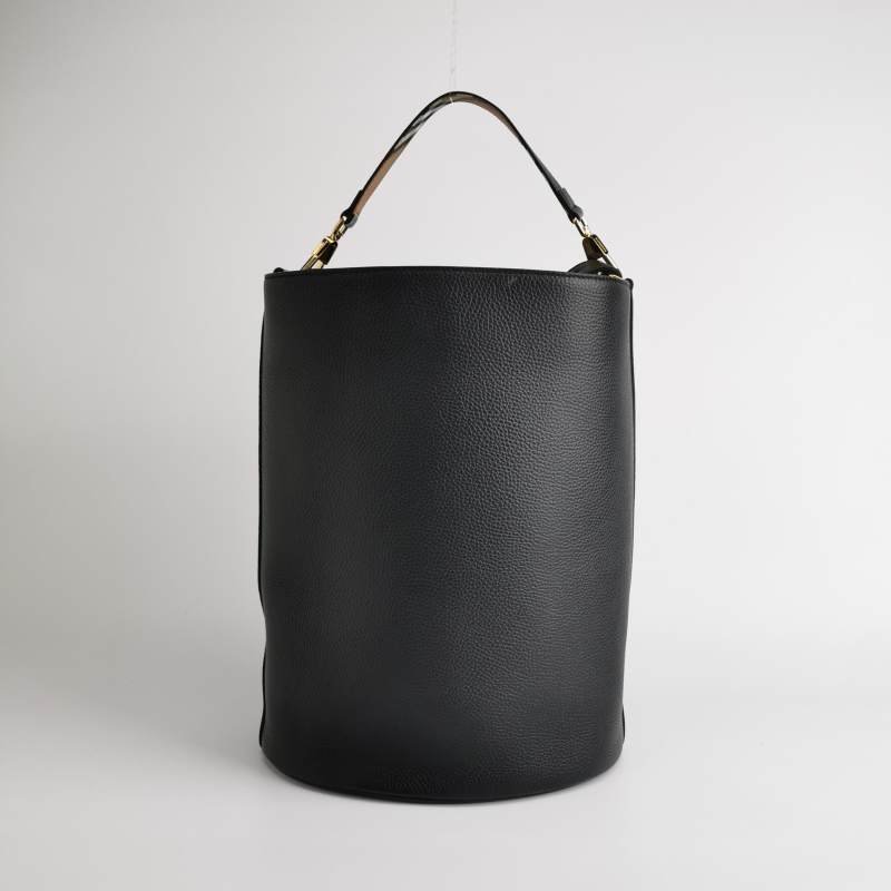 Burberry 牛皮純色字母Logo水桶包單肩包-4
