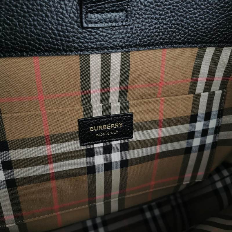 Burberry 牛皮純色字母Logo水桶包單肩包-7