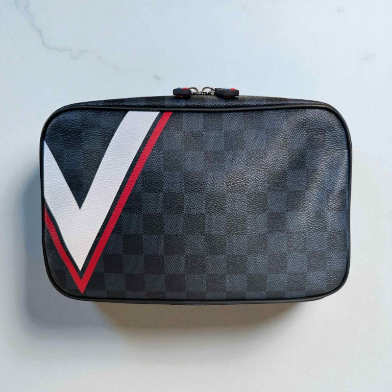 LV限定美洲盃系列經典棋盤格手拿包-0