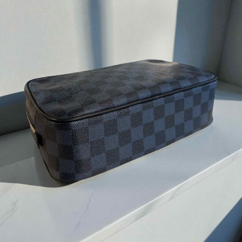 LV限定美洲盃系列經典棋盤格手拿包-3