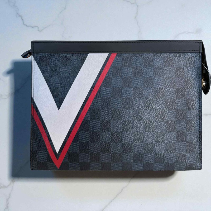 LV黑灰棋盤格塗鴉V字手拿包-0