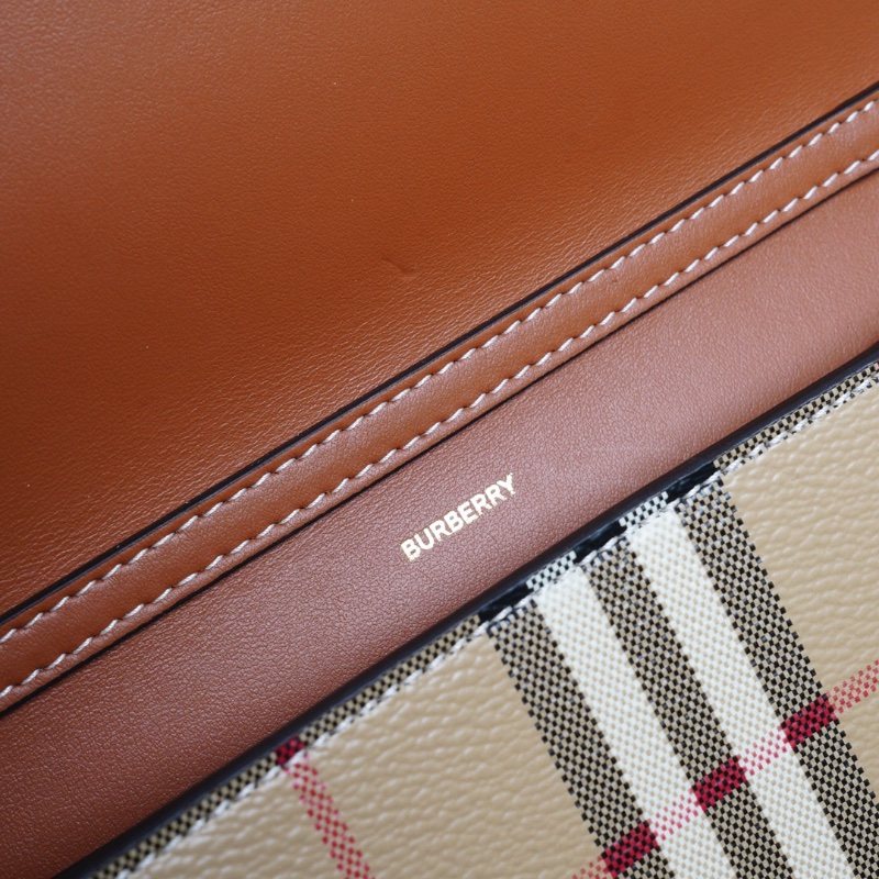 BURBERRY  浮雕LOGO格紋翻蓋長夾 (經典米色) WOC-4