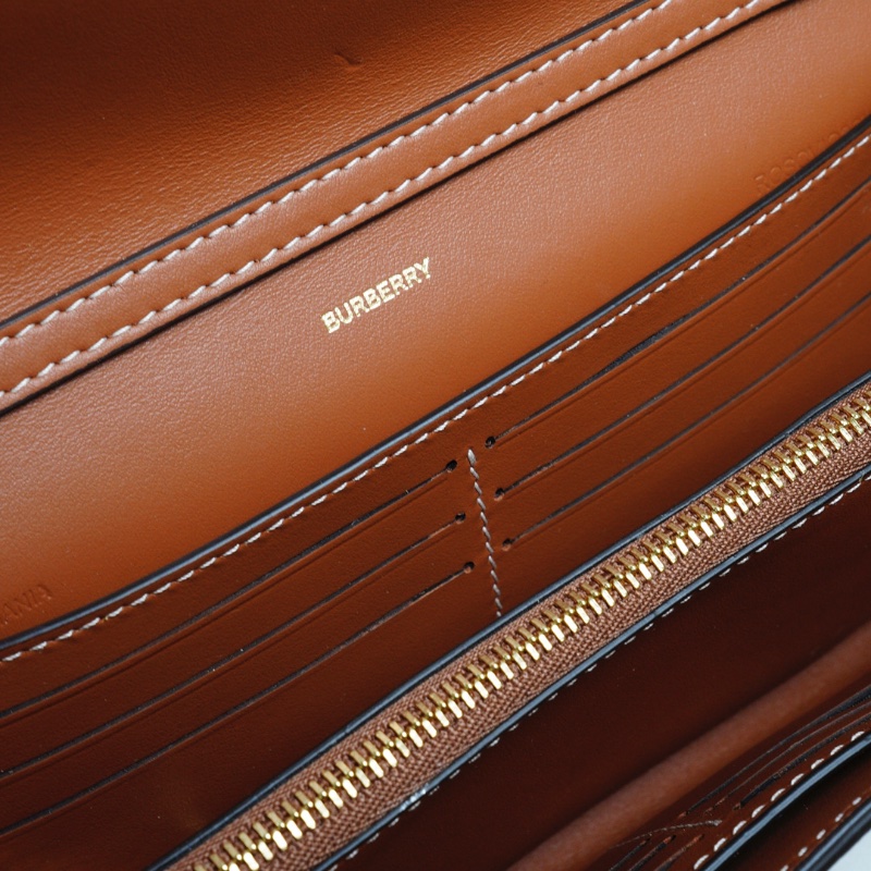 BURBERRY  浮雕LOGO格紋翻蓋長夾 (經典米色) WOC-6