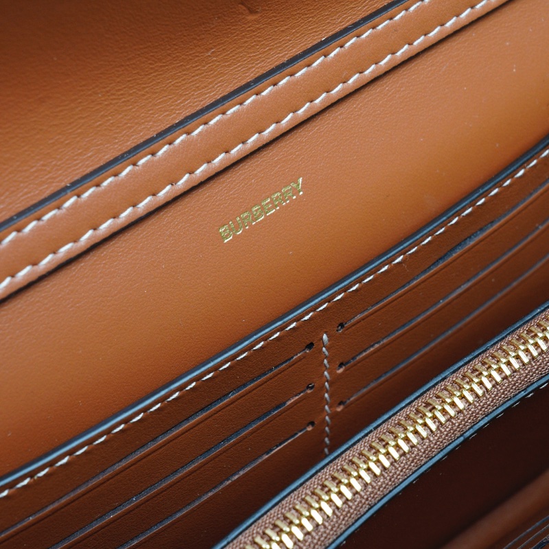 BURBERRY  浮雕LOGO格紋翻蓋長夾 (經典米色) WOC-11