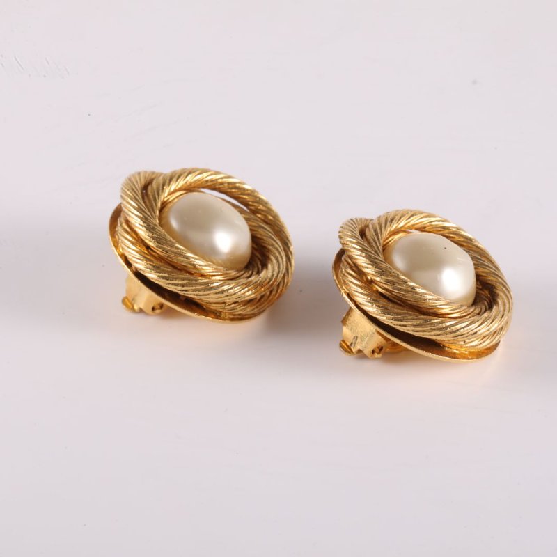 CHANEL 合金中古編織圓環珍珠耳夾耳環-1