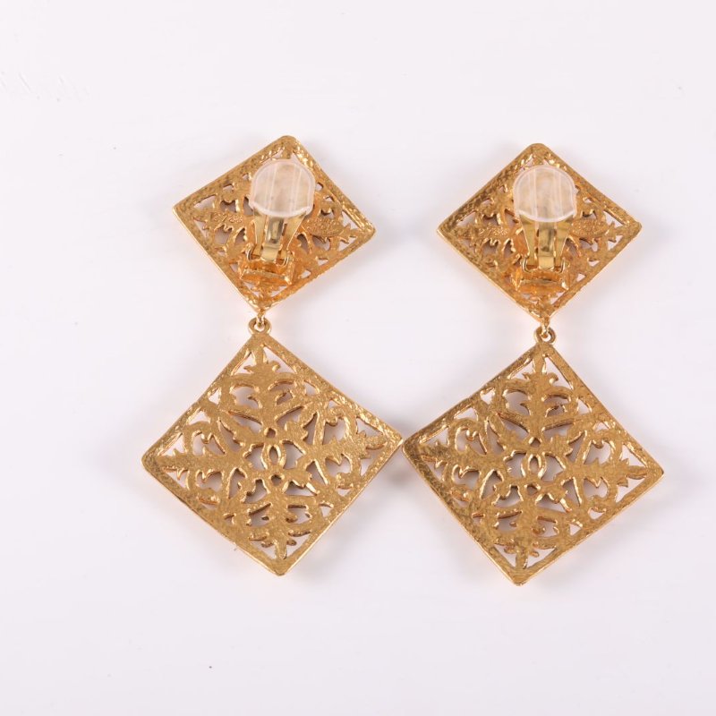 CHANEL 合金中古菱形雕花耳夾耳環-3