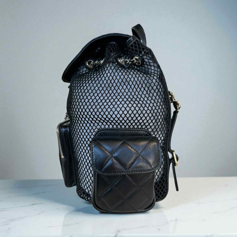 CHANEL羊皮簍空後背包 黑色 晶片-1