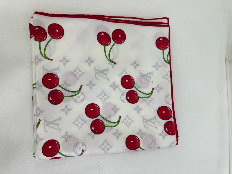 Louis Vuitton x 村上隆聯名櫻桃絲巾,白色F,90x90cm大方巾,桑蠶絲材質-1