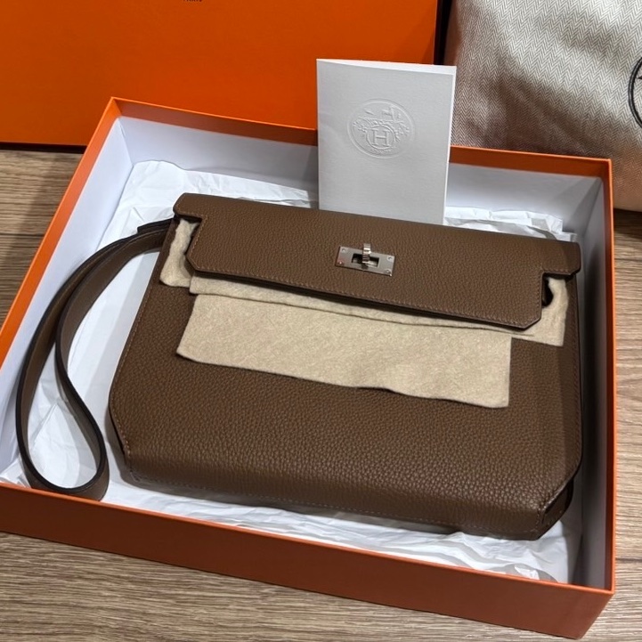 （年末降價衝評價檔期後回調288888） Hermes Kelly Depeches 銀釦 手拿包(大象灰)-5